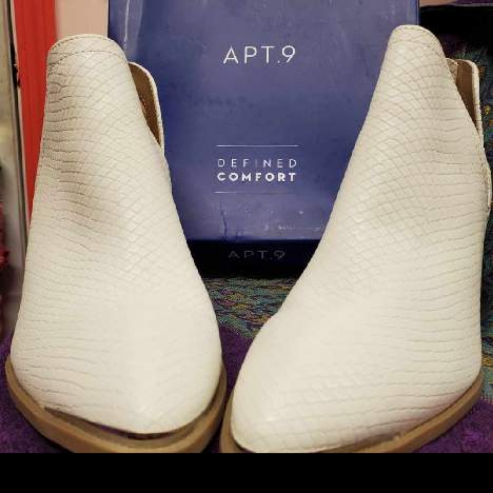 Apt 9 White Booties Nanosecond In Size 8.5 Euc - image 2